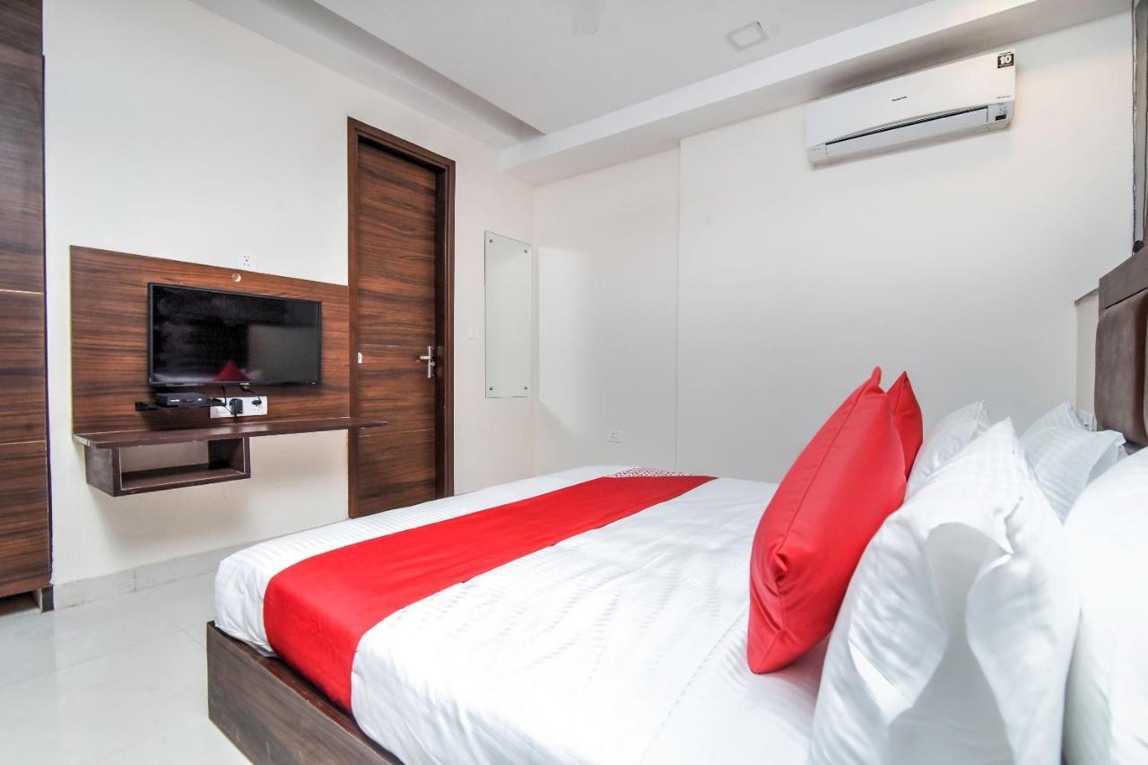 Oyo 23191 Flagship Hotel Raj Madan Ameerpet Hyderabad Exterior photo