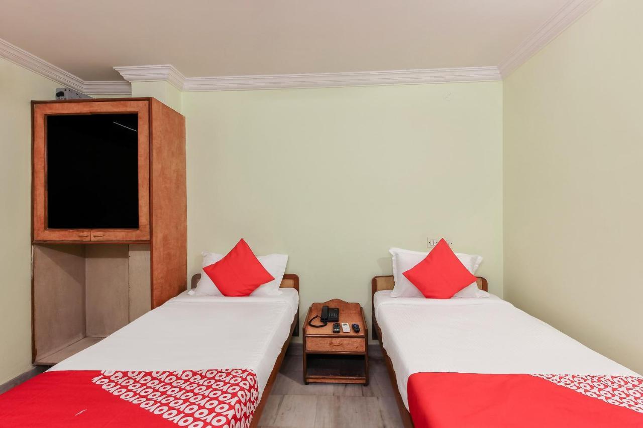 Oyo 23191 Flagship Hotel Raj Madan Ameerpet Hyderabad Exterior photo