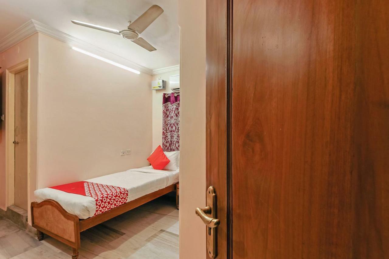 Oyo 23191 Flagship Hotel Raj Madan Ameerpet Hyderabad Exterior photo
